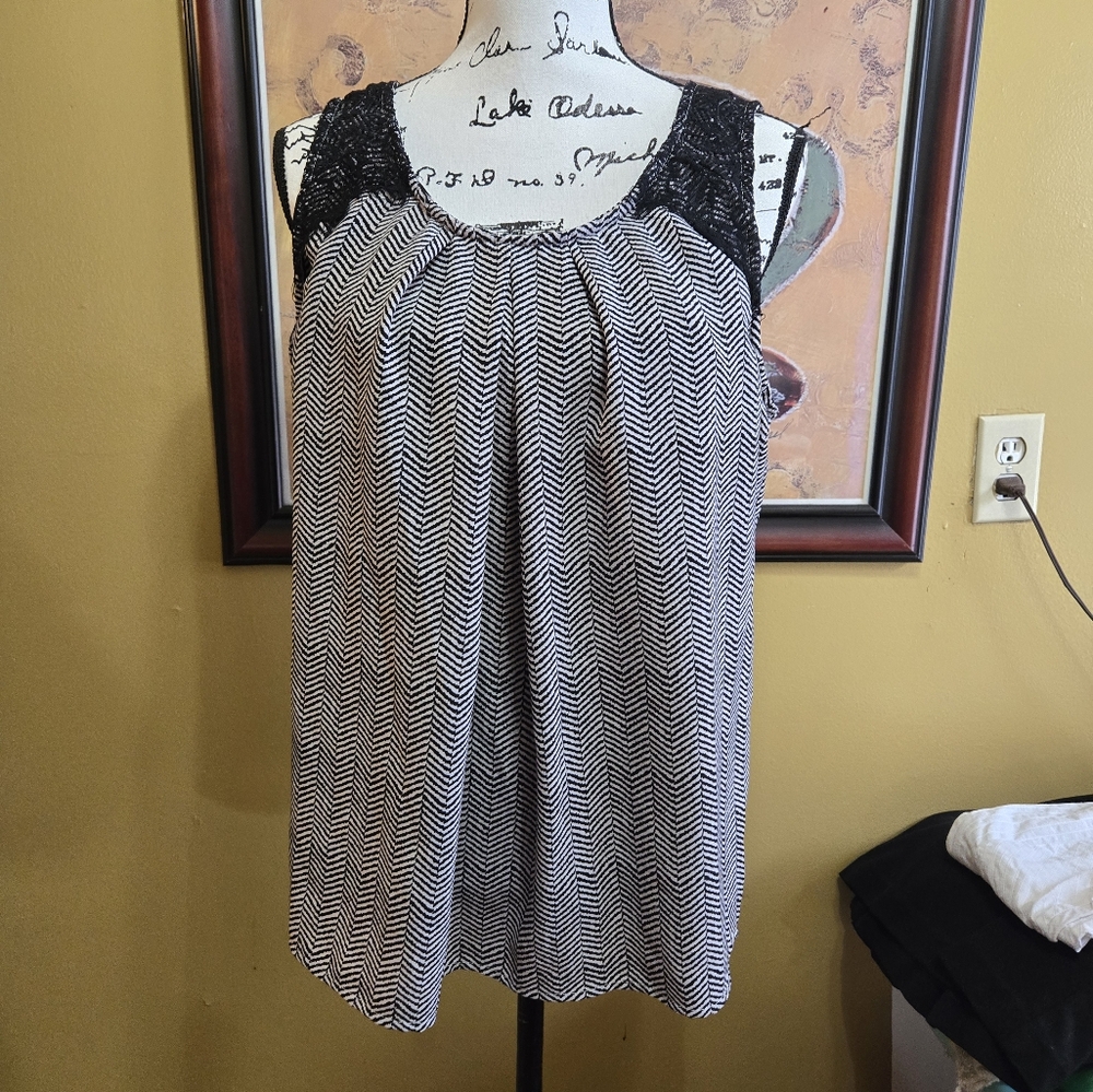 Black And White Chevron Pattern Sleeveless With Lace Straps